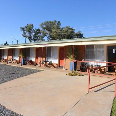 Cross Roads Motel Кобар Экстерьер фото