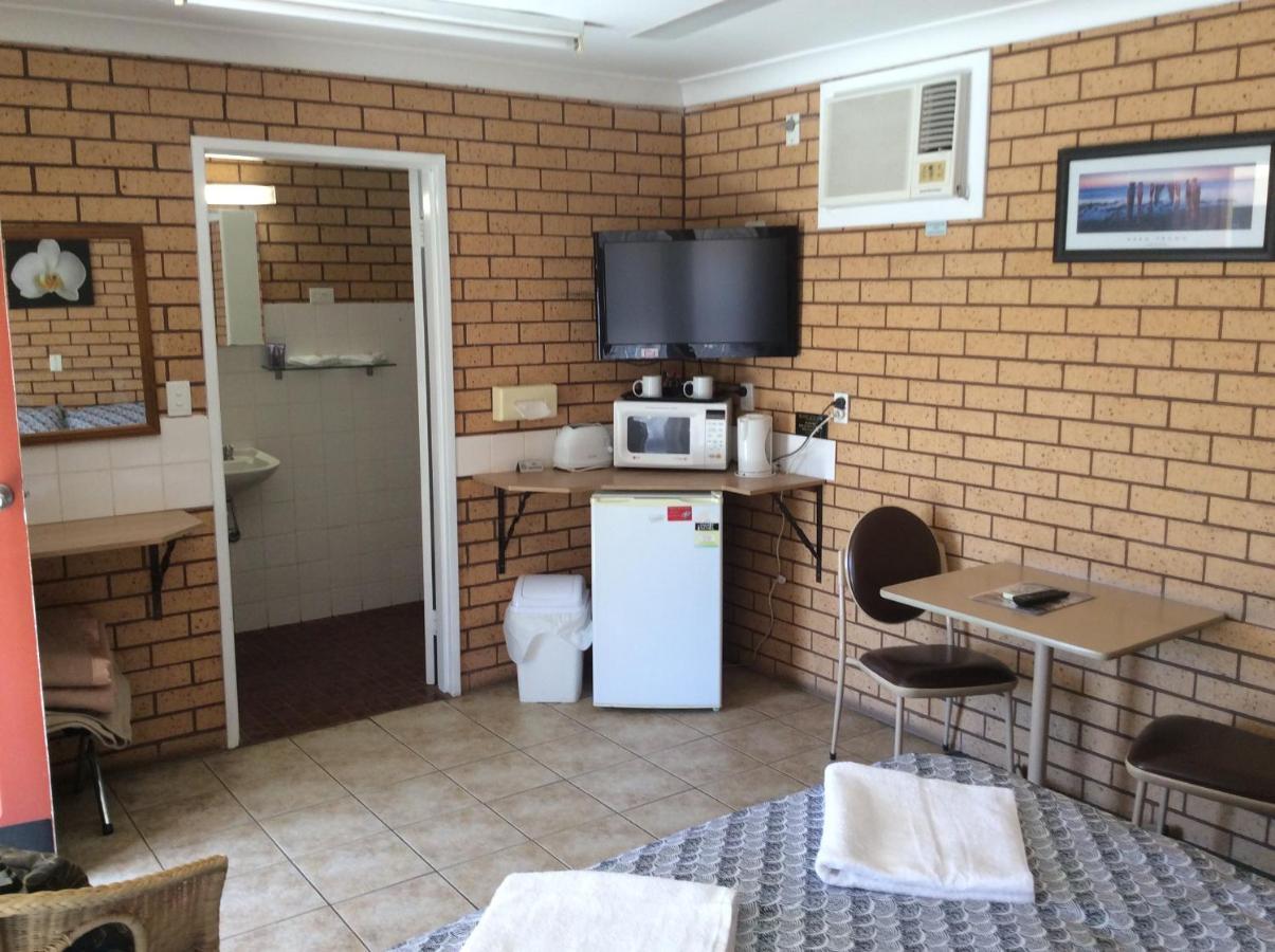 Cross Roads Motel Кобар Экстерьер фото