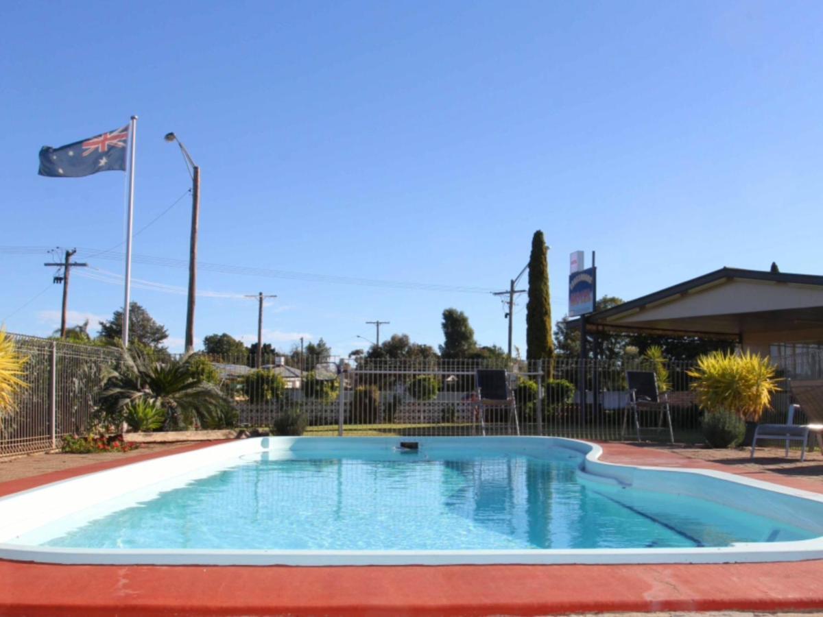 Cross Roads Motel Кобар Экстерьер фото
